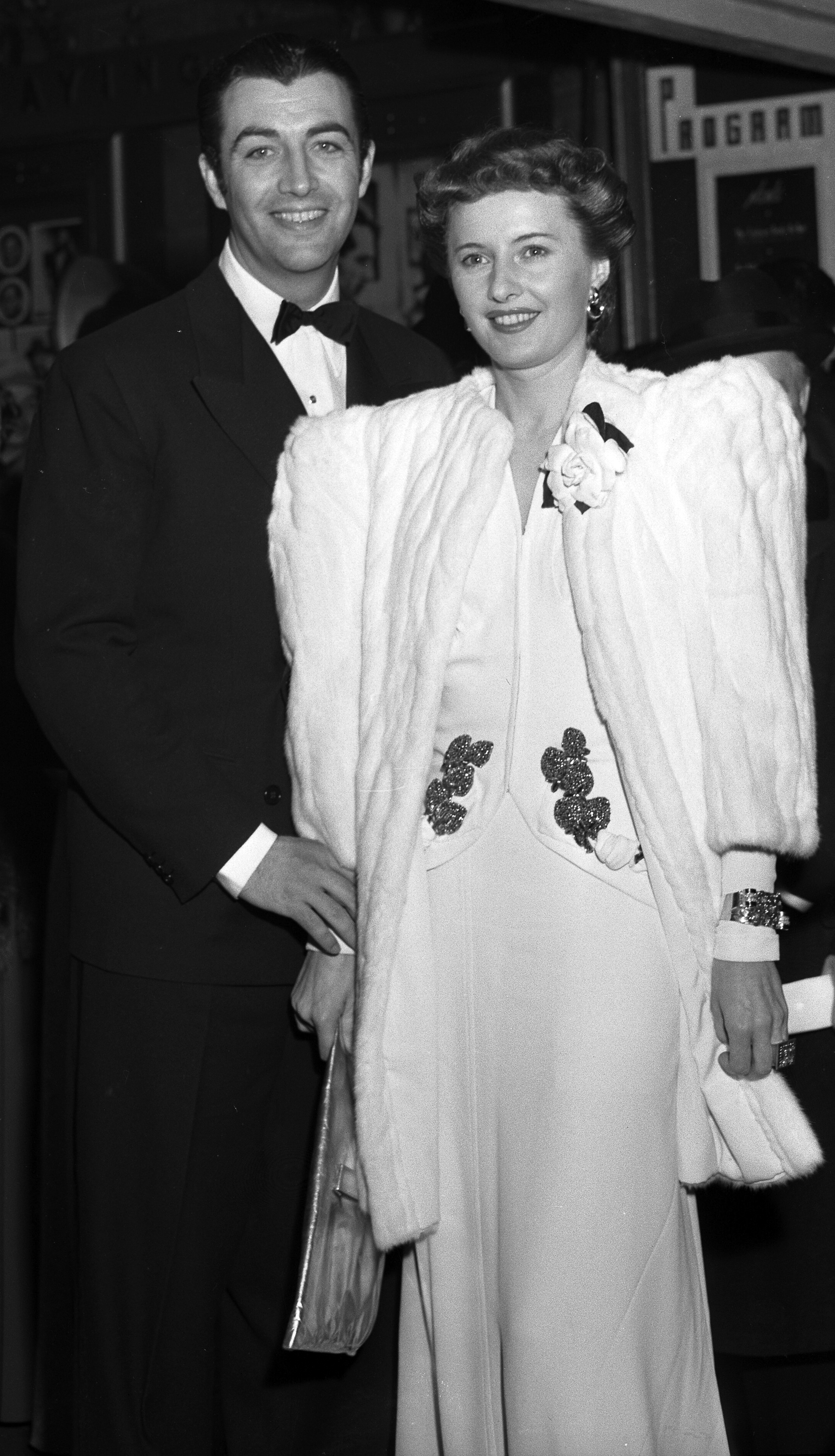 Robert_Taylor_and_Barbara_Stanwyck_in_1941.jpg